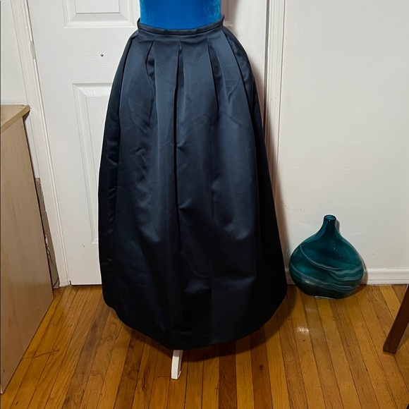 ROUCHA Italy Blue Satin Skirt W Side Pockets women’s - Picture 2 of 7